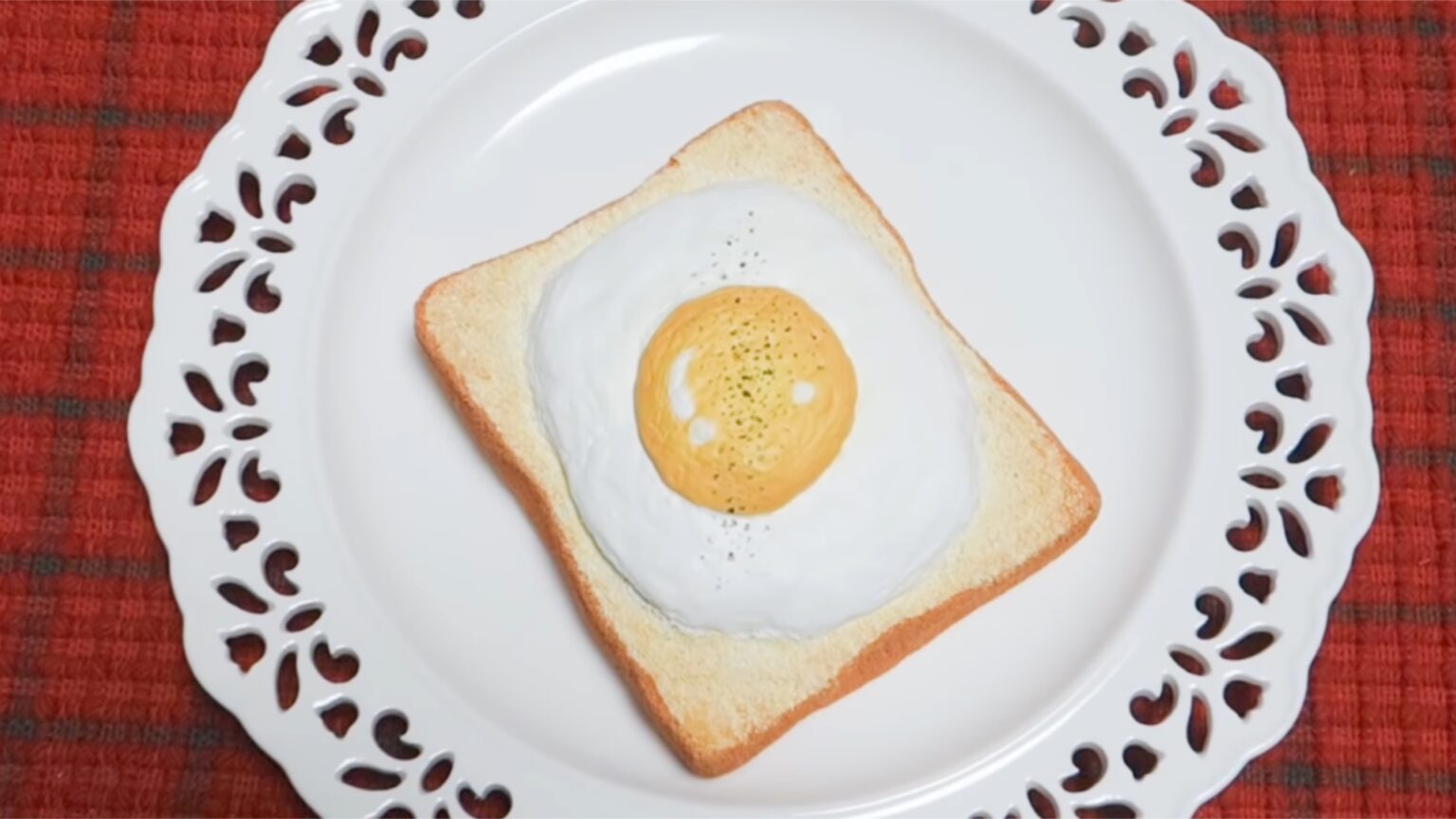 給食のパン やきそばパン ハニートースト 目玉焼き厚切りトースト